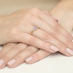 Sokköves ametiszt gyémánt sárga arany eljegyzési gyűrű 0,030 karát W-0010