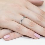 Klasszikus gyémánt köves fehér arany eljegyzési gyűrű 0,10 karát W-0045