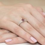 Sokköves rubin gyémánt fehér arany eljegyzési gyűrű 0,05 karát W-0067