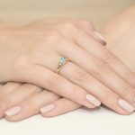 Sokköves gyémánt kék topáz sárga arany eljegyzési gyűrű 0,029 karát W-0076