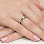 Sokköves fekete gyémánt fehér arany eljegyzési gyűrű 0,07 karát W-0096