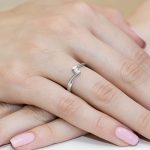 Csavart gyémánt köves fehér arany eljegyzési gyűrű 0,10 karát W-0180