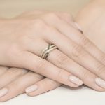 Sokköves fekete gyémánt sárga arany eljegyzési gyűrű 0,18 karát W-0215