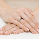 Klasszikus fekete gyémánt köves fehér arany eljegyzési gyűrű 0,12 karát W-0222