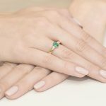 Sokköves gyémánt smaragd sárga arany eljegyzési gyűrű 0,48 karát W-0264