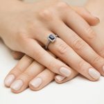 Sokköves kék zafír gyémánt fehér arany eljegyzési gyűrű 0,22 karát W-0422
