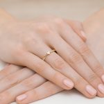 Klasszikus gyémánt köves sárga arany eljegyzési gyűrű 0,10 karát W-0433
