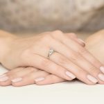 Sokköves fehér zafír gyémánt fehér arany eljegyzési gyűrű 0,029 karát W-0076